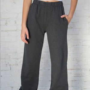 Brandy Melville Rosa Sweatpants